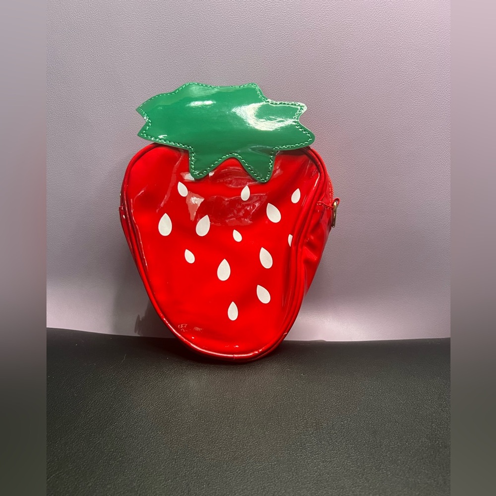 *5/$15* Strawberry bag - crossbody - broken chain
